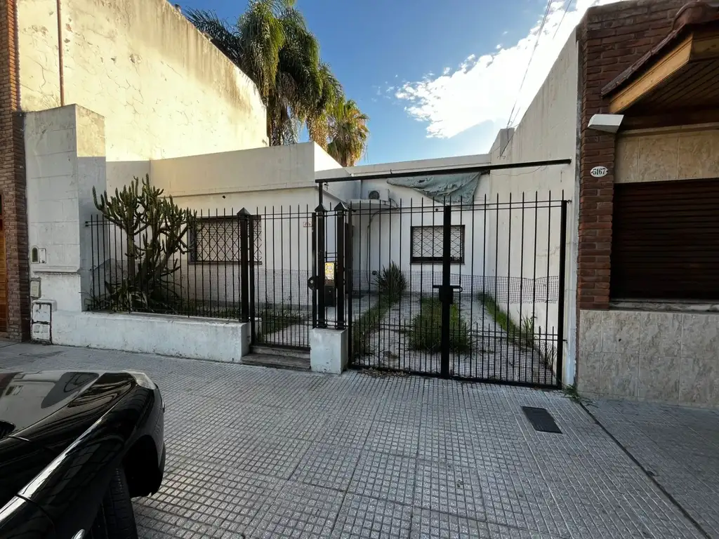 Casa 3 amb. con garaje y fondo ALQUILA