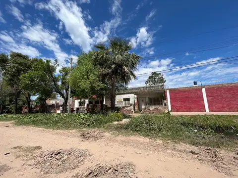 Casa en venta de 2 dormitorios en Barranqueras. Av. Paraguay 5420.