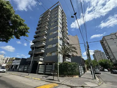 HERMOSO SEMIPISO DE 2 AMB C/BALCÓN Y COCHERA CUB.¡APTA CRED!