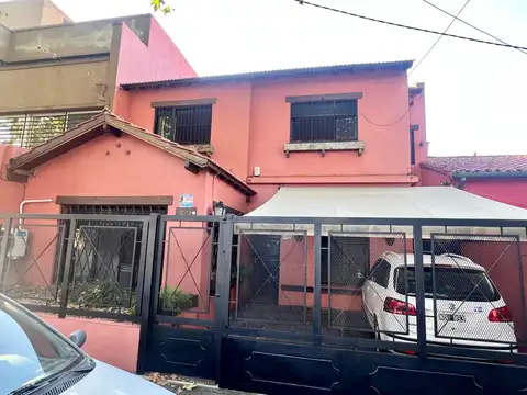 Martínez: Casa con 4 Dorm en 2 Plantas. Jardín y Piscina. A 3 Cuadras de Avenida Santa Fe