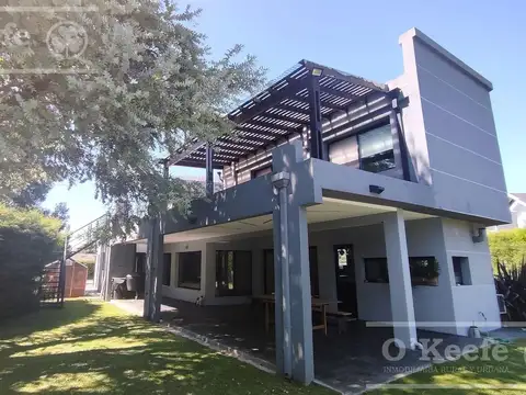 Casa en venta de cuatro ambientes en Los Ombues, Hudson, Berazategui