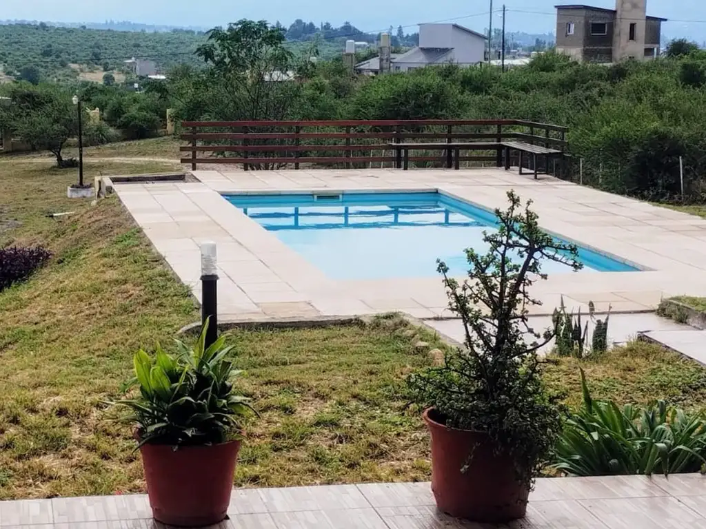 VENTA CASA PARQUE SIQUIMAN CON PILETA