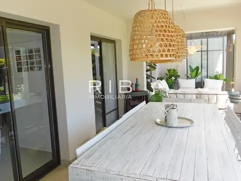 Casa en Venta - 3 dormitorios - USD 398.000