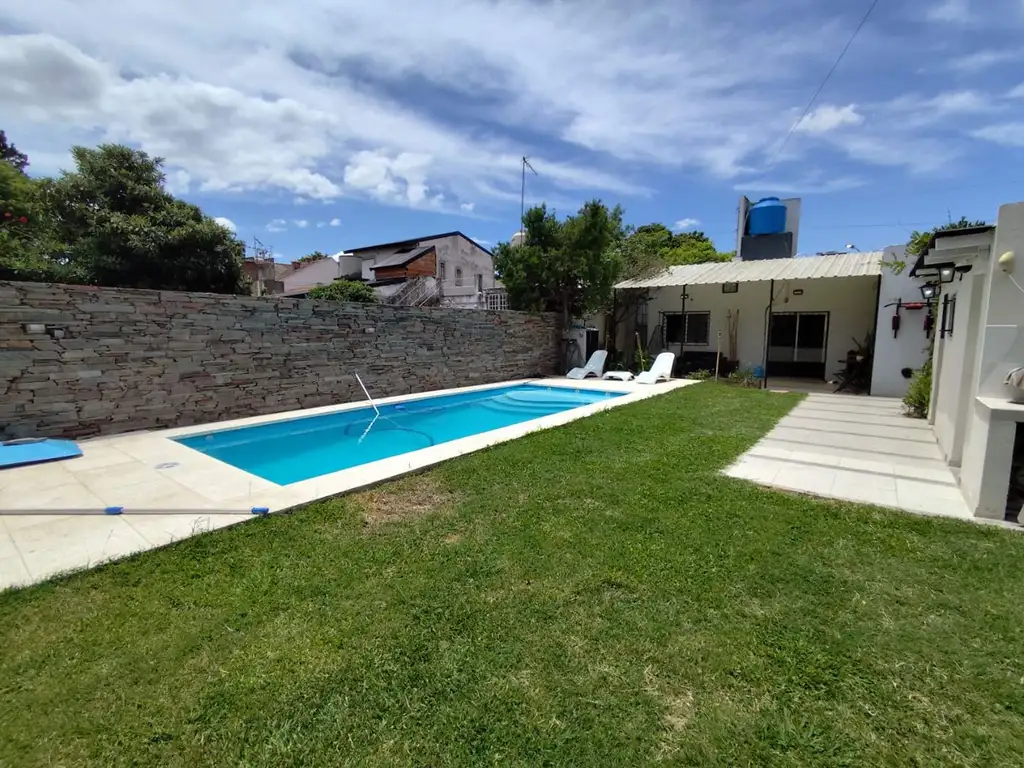 CASA VENTA CASTELAR 4 AMB PARQUE PISCINA COCHERA