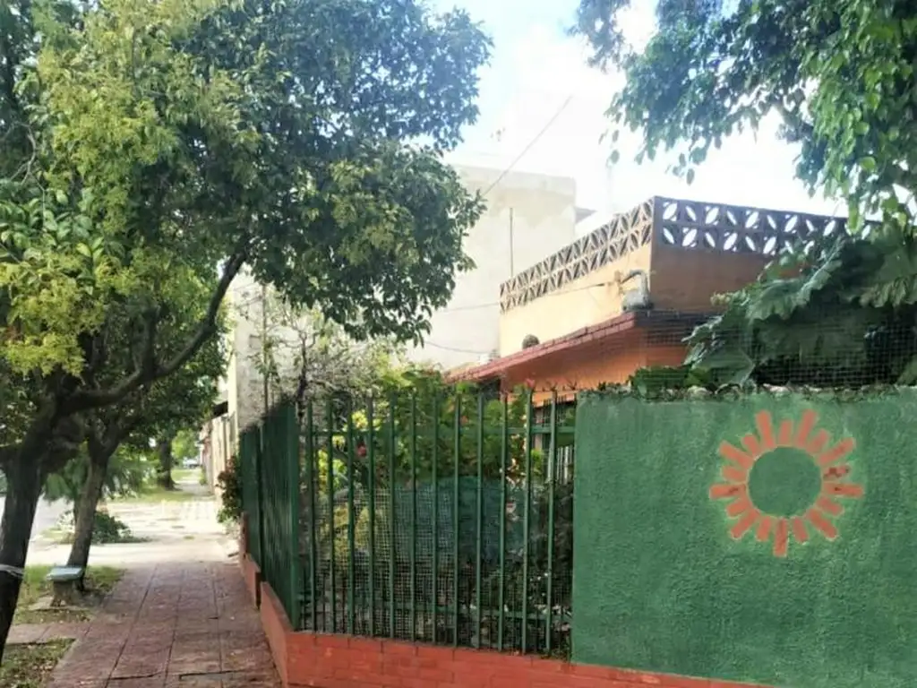 Casa 4 amb, con 2 patios, OPORTUNIDAD