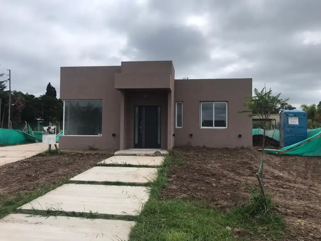 TU CASA CON JARDIN EN 60 DIAS  Casa 4 amb. en Venta en Los Jazminez, Pilar.