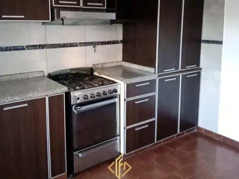 SE VENDE CASA EN ALBERDI - 5 DORMITORIOS - QUINCHO/ASADOR