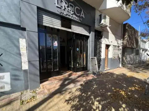 VENDO IMPORTANTE LOCAL 240 m2 VARIOS USOS EN CENTRO DE LA PLATA  BUENOS AIRES