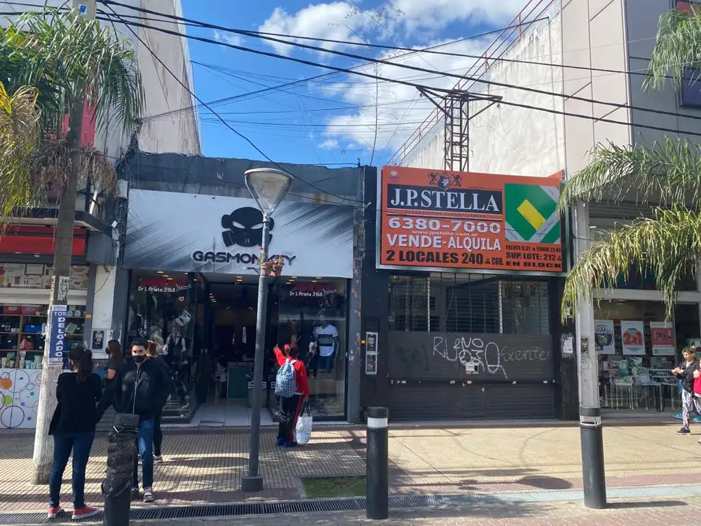 2 Locales Comerciales S/ Peatonal Arieta 240 m² Cub. IDEAL INVERSOR -  S.Justo (Ctro)