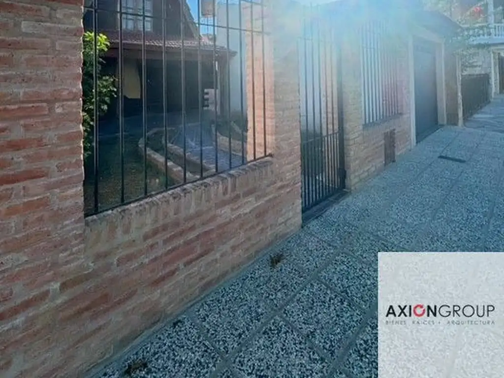 Casa en venta de 2 dormitorios c/ cochera en Berisso