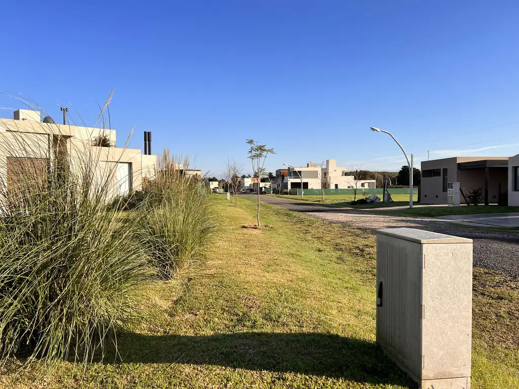 Terreno en Venta Pueblo Esther Barrio Cerrado Brisanova  300 m2 Lote 18 Gas Natural habilitado