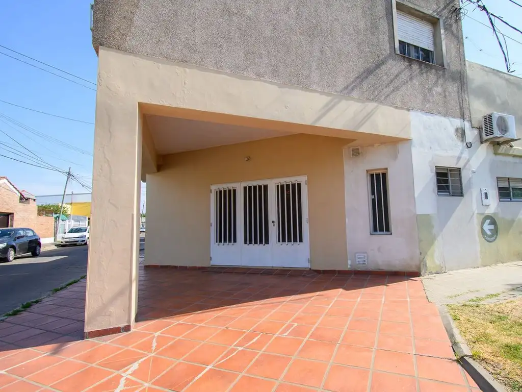 Casa en PH de 3 dormitorios, Cochera y Terraza