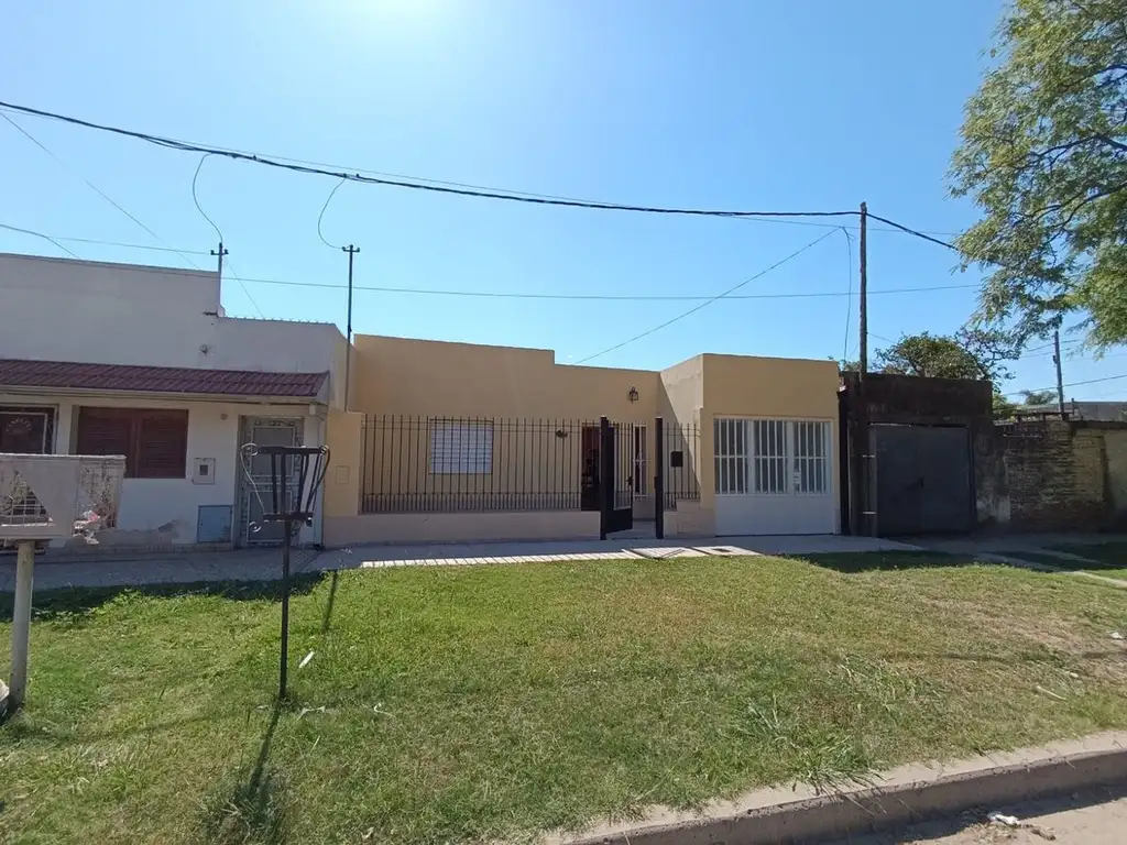 VENTA CASA 2 DORMITORIOS Y COCHERA SANTO TOME