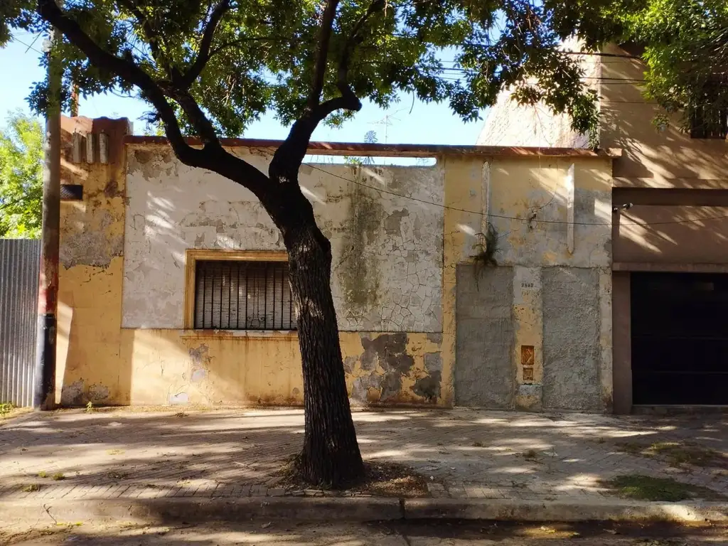 CASA EN VENTA - A DEMOLER - BARRIO PARQUE