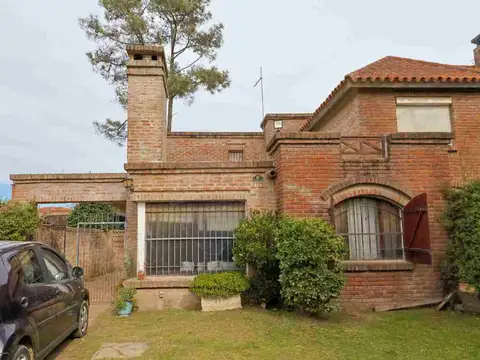 Venta de Casa 3 dor cochera parrillero en El Pinar