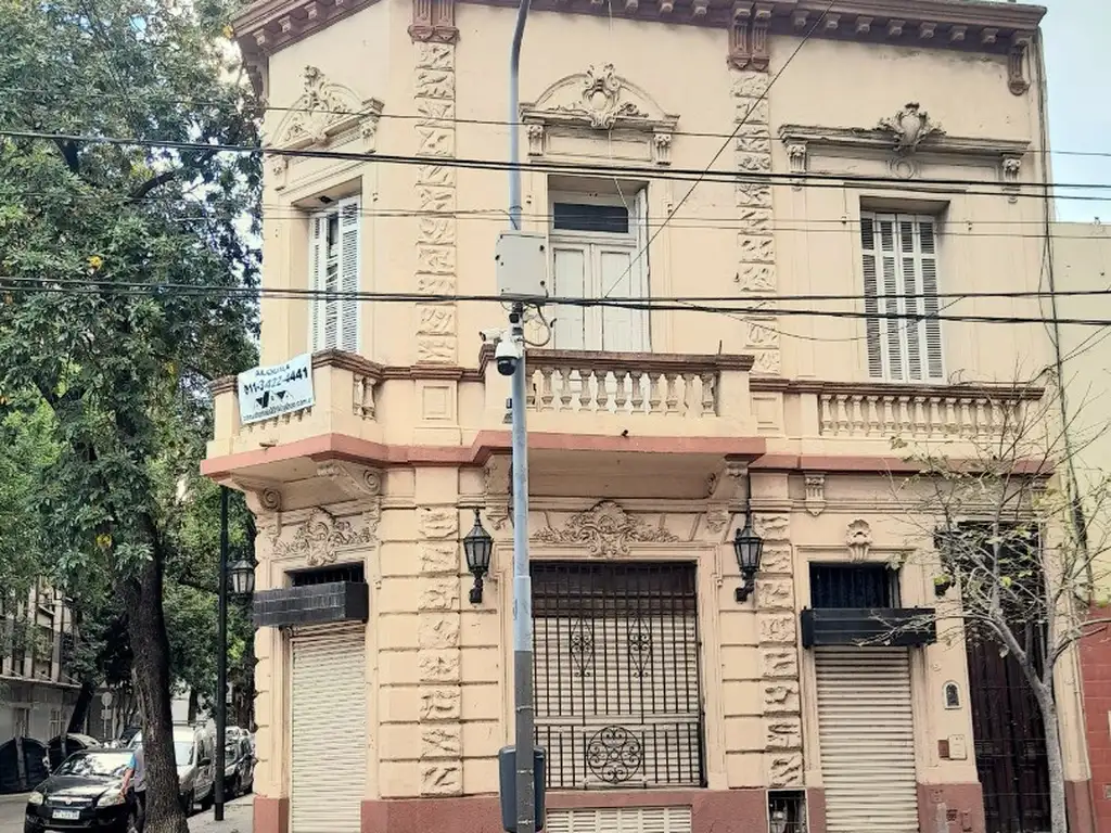 Edificio antiguo/ Totalmente reciclado, 3 plantas.