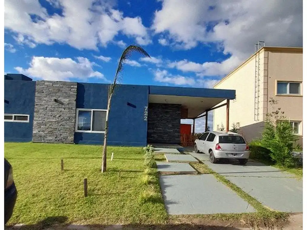 HERMOSA CASA DE 4 AMBIENTES EN UNA PLANTA CON FONDO  A LA LAGUNA