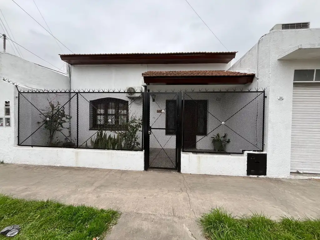 VENTA CASA 4 AMB EN LOTE PROPIO CON LOCAL/GARAGE