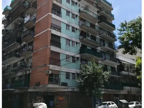 Departamento de 2 ambientes, 44 m2, al frente con balcón.