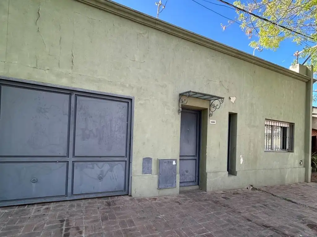 CASA EN VENTA EN PERGAMINO CON PILETA