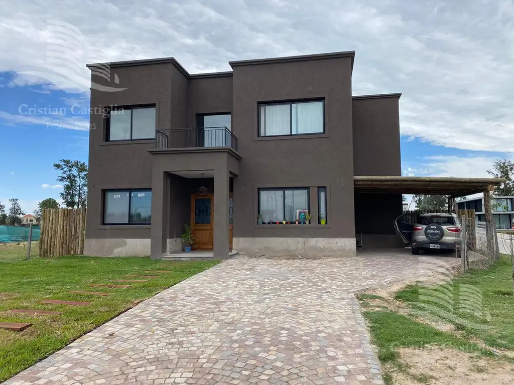 Casa en  Venta de 4 ambientes en Laguna Grande, Villanueva