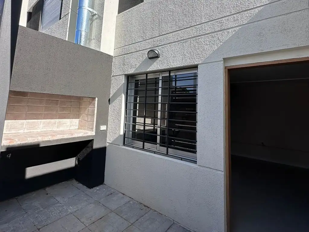 VENTA DUPLEX 2 DORM COCHERA CON RENTA LA COMERCIAL