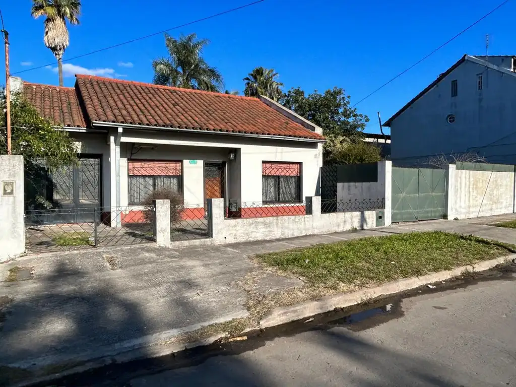 Casa 5 amb en venta Malvinas Argentina con parque