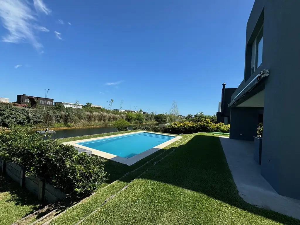 Moderna casa en Puertos del Lago  Barrio Marinas  5  ambientes con piscina  !