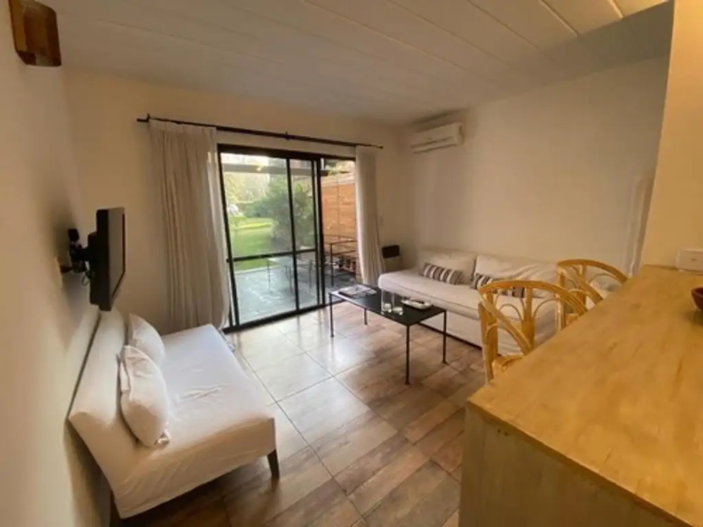 Departamento Alquiler 2 ambientes 18 años, 62m2, Contrafrente, R