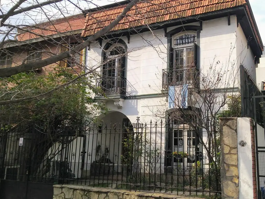 Espectacular casa de estilo, única por su estado  A mts. de Av. Triunvirato y de estación de Subte