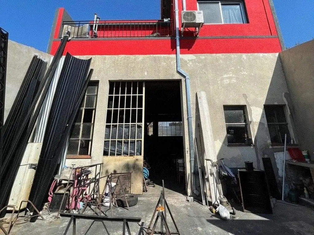 GALPON CON VIVIENDA EN PLANTA ALTA Y JARDIN AL FONDO