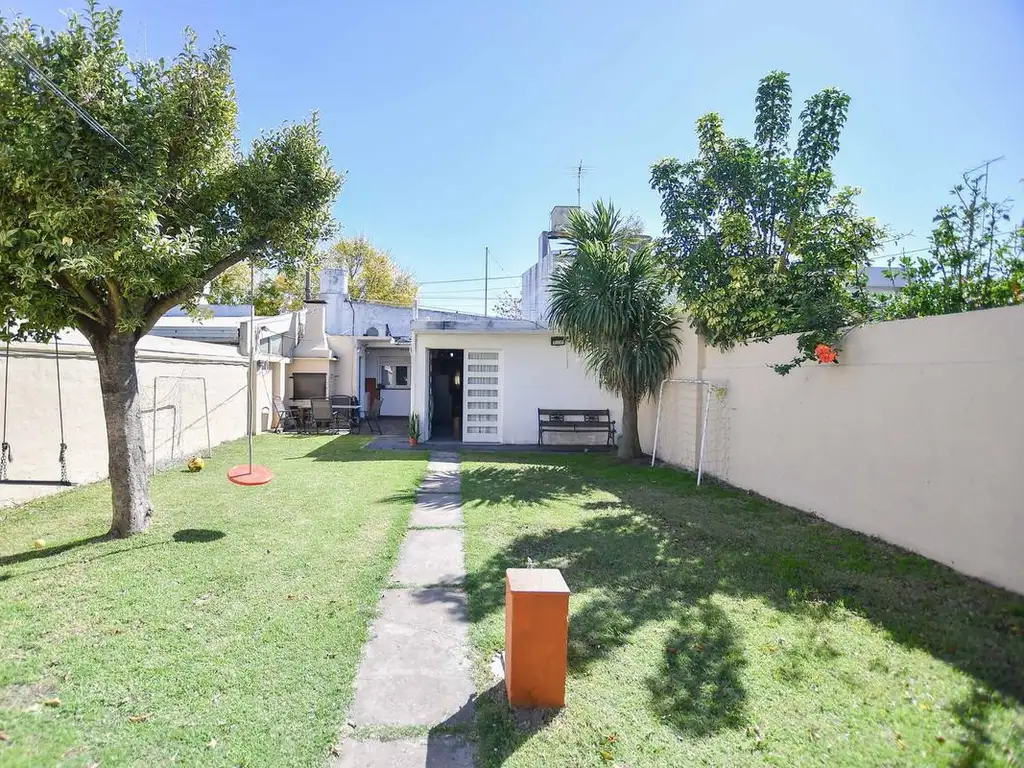 Casa en venta - 3 dormitorios 3 baños 1 cochera - 291,55mts2 - La Plata