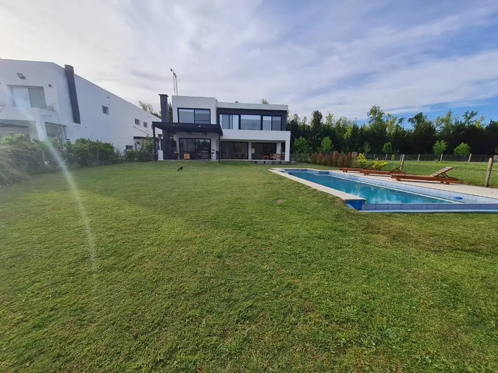 Casa En Barrio Nautico al rio Lujan En venta