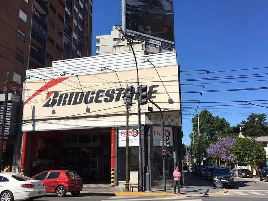 Vicente Lopez, excelente Local comercial en ALQUILER sobre Libertador, Apto varios destinos