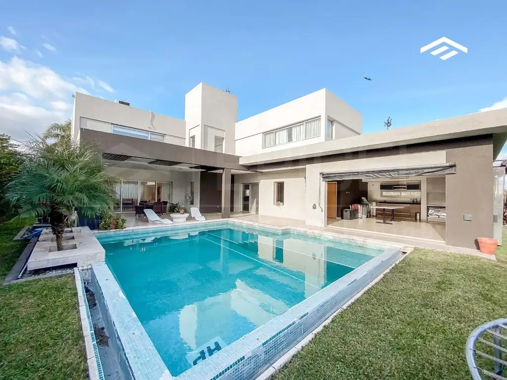 CASA A LA VENTA EN LOS NARANJOS CANNING! CON PISCINA