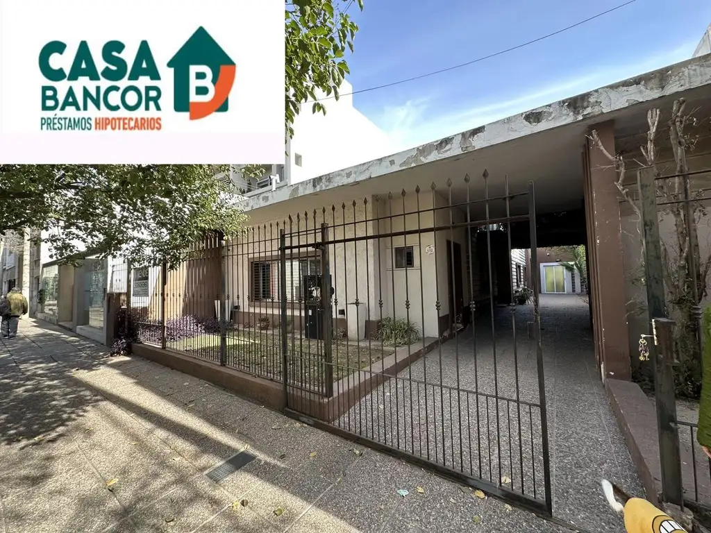 VENDO CASA ALTA CBA APTO BANCOR, CON PILETA  4 DORMITORIOS