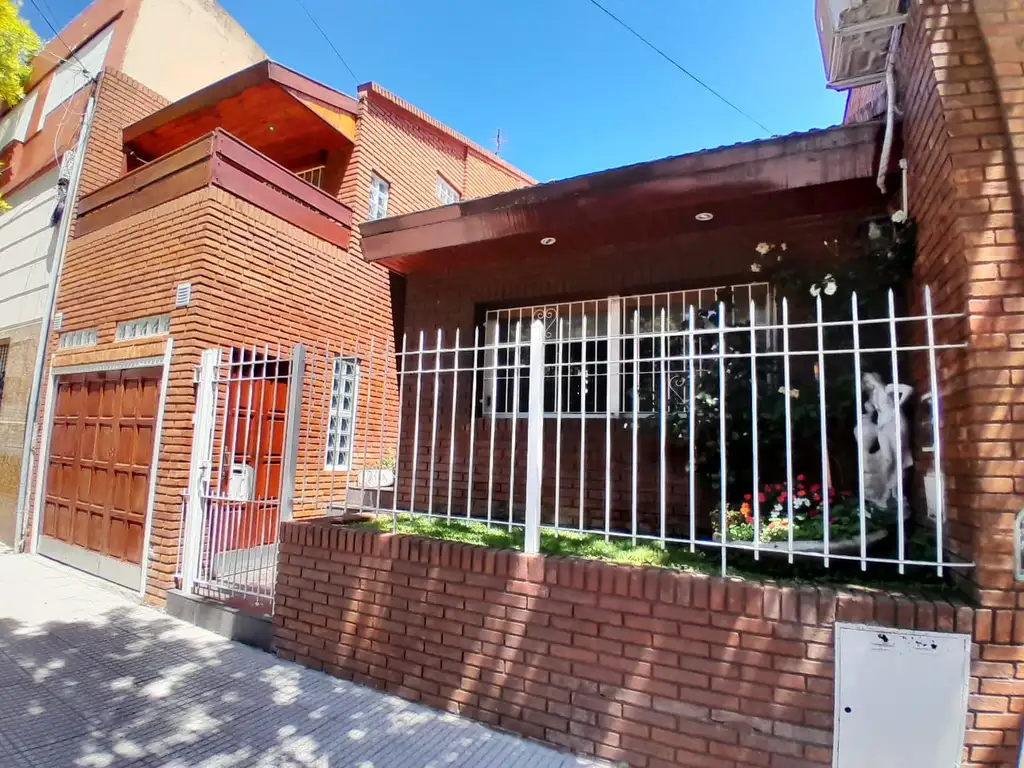 CASA CON FONDO/PILETA/QUINCHO EN VENTA, ZONA PARQUE CHACABUCO