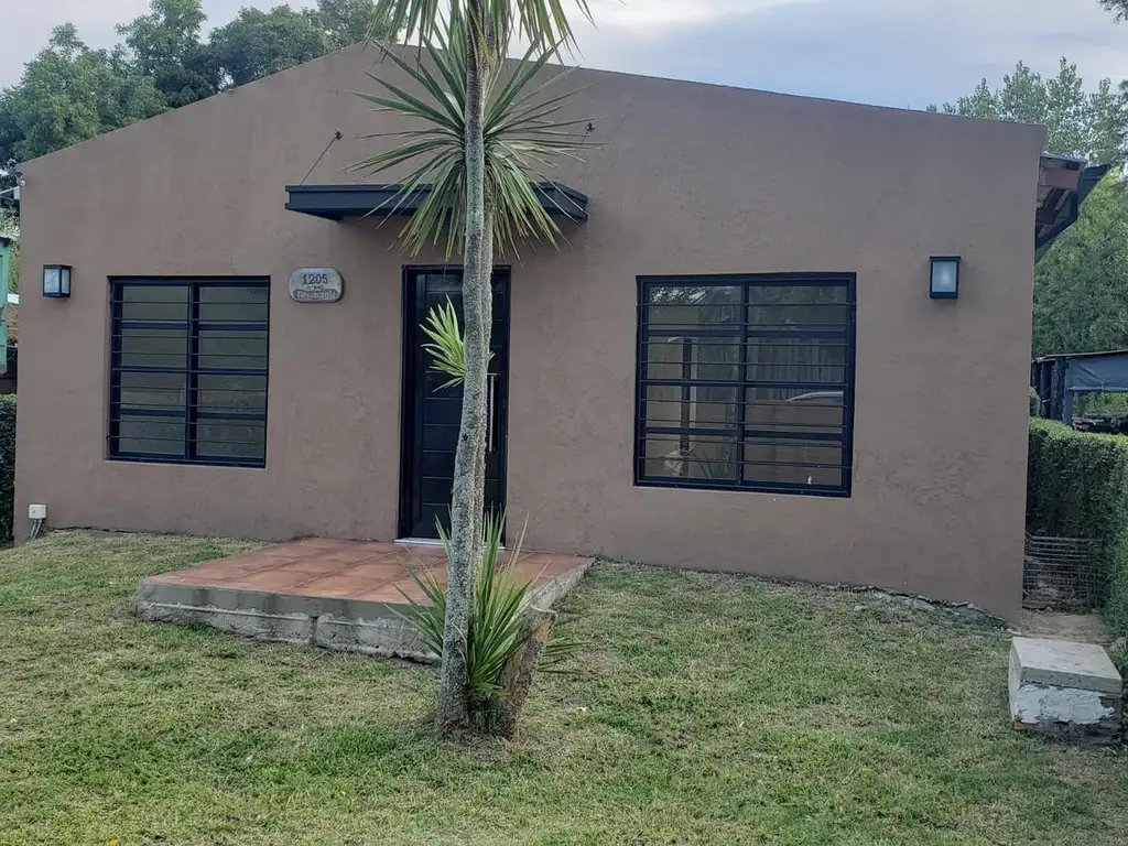 Casa 3 ambientes con cochera en venta en Tigre