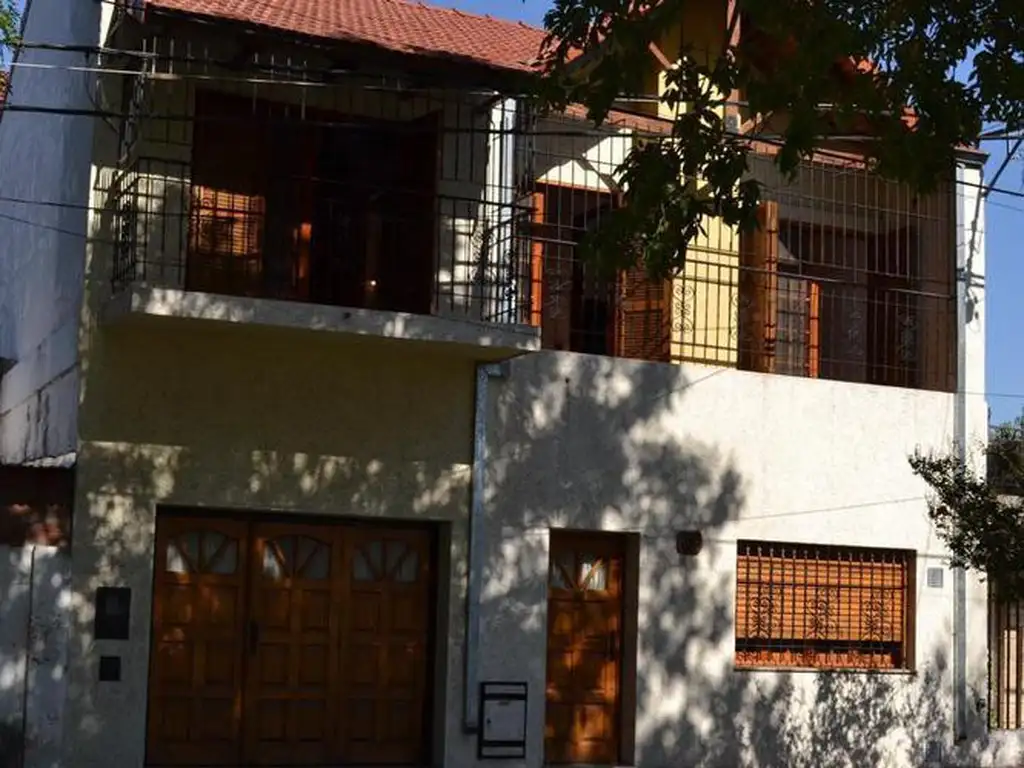 Se vende Casa 3 Dorm.  c/Patio Verde . Barrio Belgrano