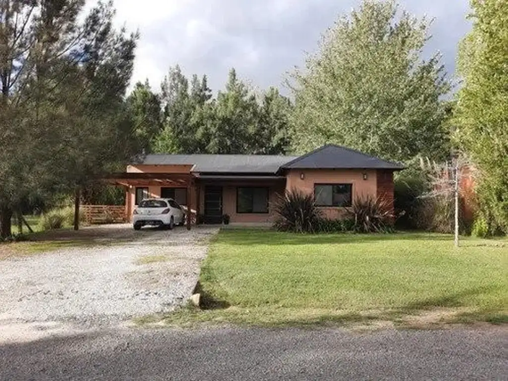 Hermosa casa en barrio cerrado Altos de Brandsen