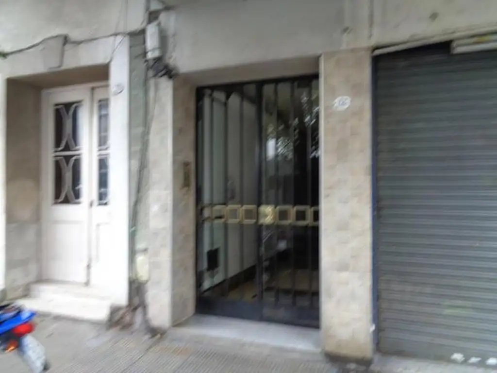 2 AMBIENTES | AV. WARNES al 700