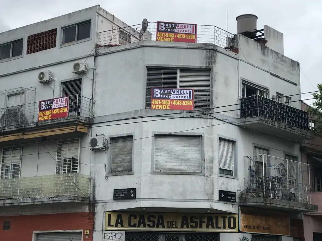 TIPO CASA SEGUNDO PISO POR ESCALERA, TODO AL FRENTE, AMPLIO Y LUMINOSO EXCELENTE ESTADO