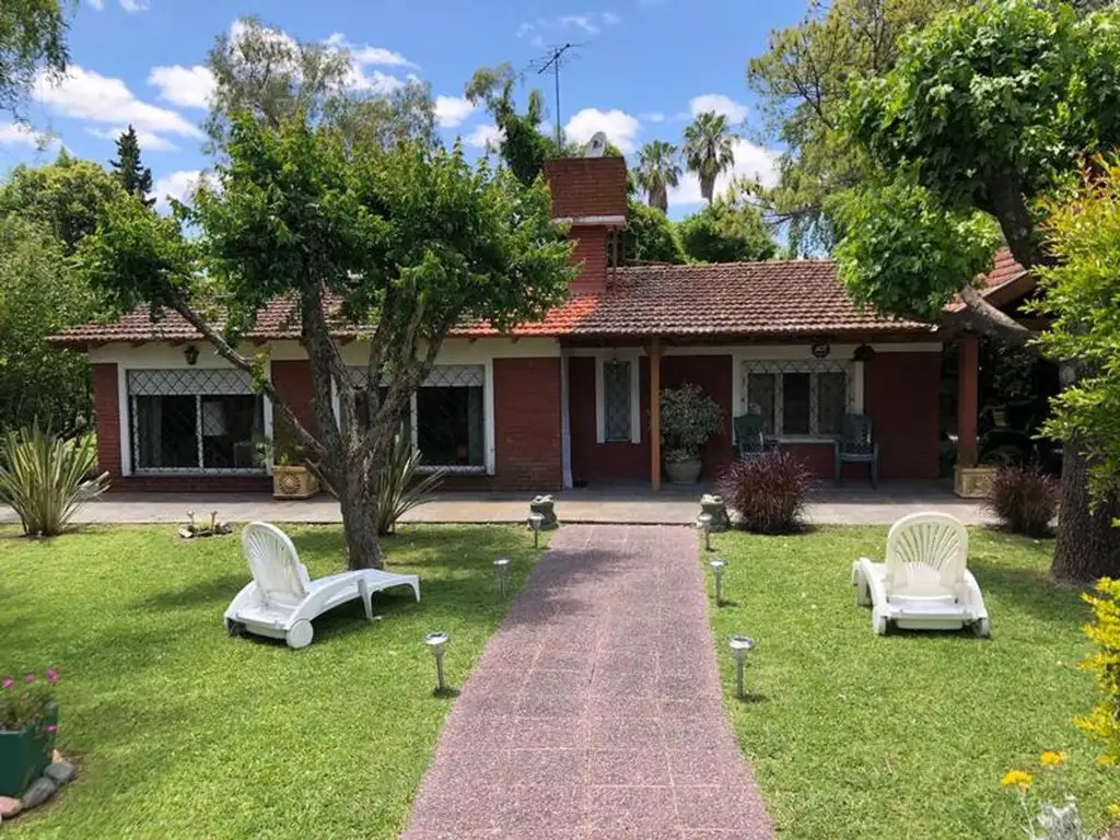 CASA 3 AMB CON PILETA EN EL TREBOL EZEIZA FINANCIA