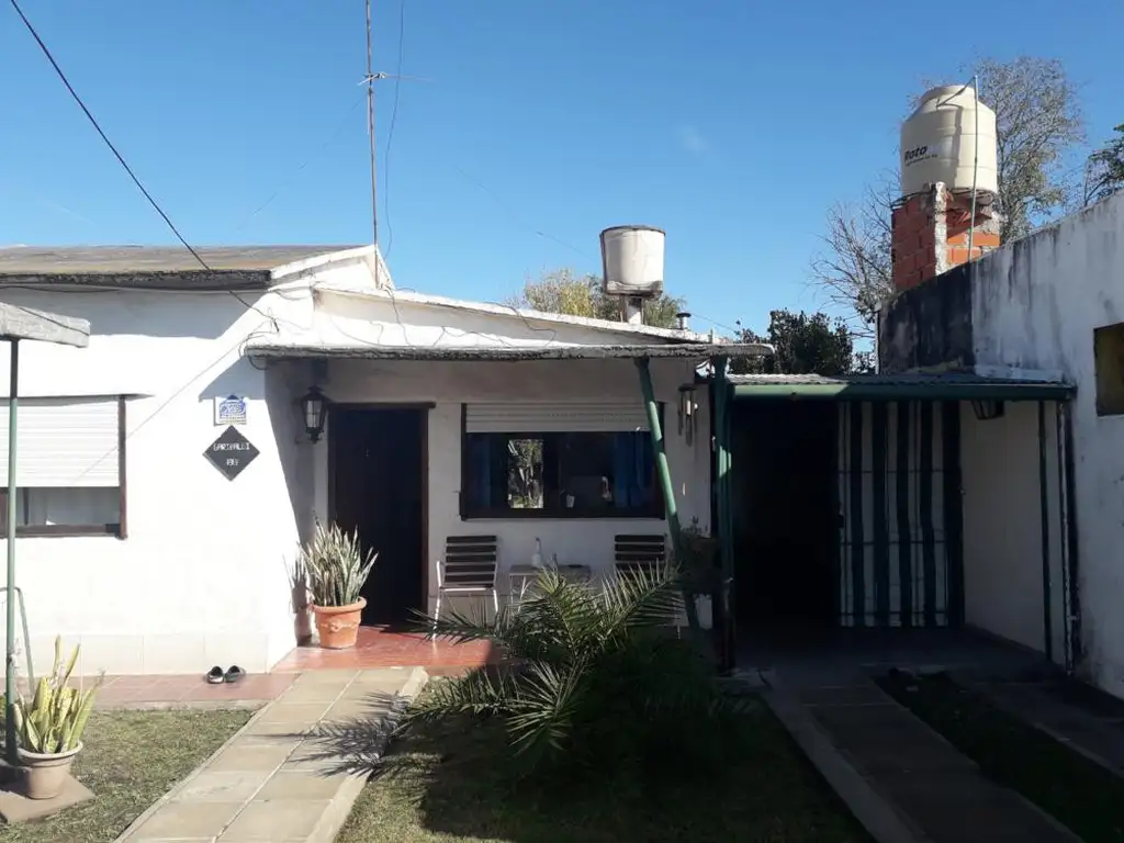 Casa 3 ambientes y Local en Peruzzotti! a 200 mts de Ruta 28, Muy Buen Estado!