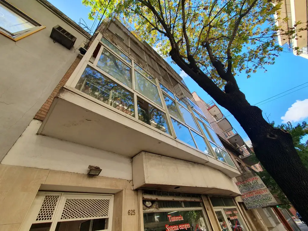 En venta departamento 3 ambientes en Belgrano! A 1 CUADRA DEL SUBTE! En 1er piso al frente