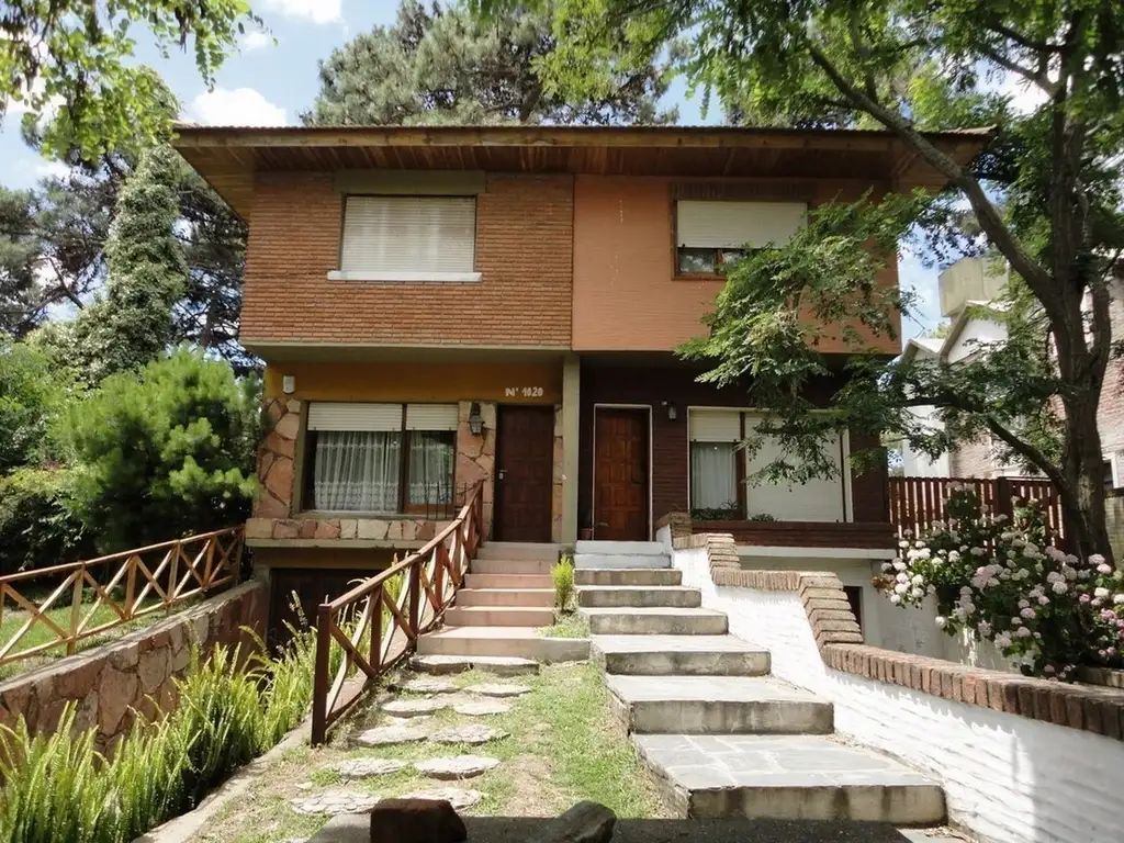 ALQUILO DUPLEX GRANDE CATEGORIA 2 DOR. 3 BAÑOS GARAJE: A2018