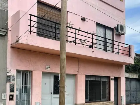 Block de 2 PH en  Venta ubicados en planta baja con cochera, patio y parrilla. Lanús este