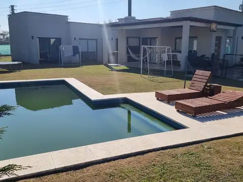 CASA EN UNA PLANATA EN WESTON