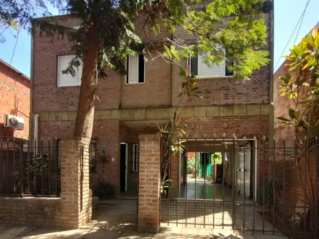 Venta Casa de dos plantas - Barrio Alfonso