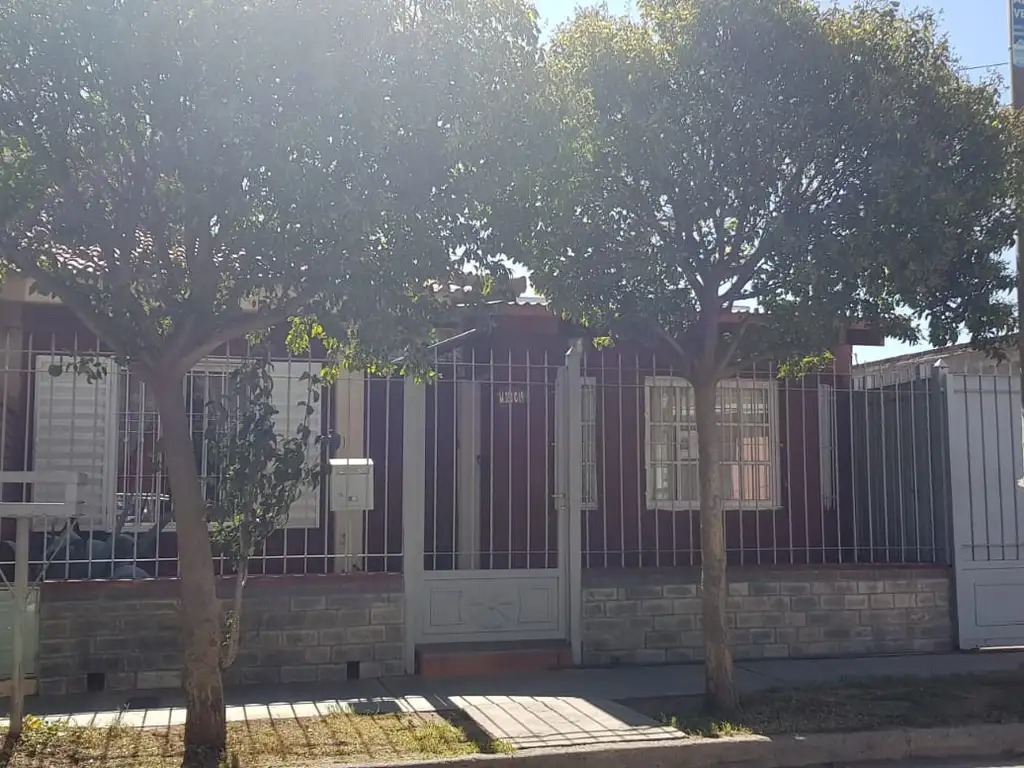 CASA EN VENTA B° 148 VIVIENDAS